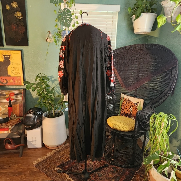 Mo Haun Yi Chu Dress - Picture 3 of 4